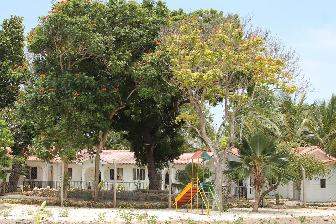 Oluwa Seun Beach Cottages, Mtwapa Mombasa Exteriör bild